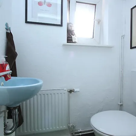 Private Souterrain Apartment *